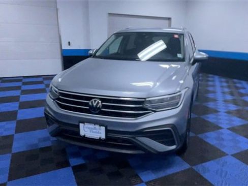 Used 2022 Volkswagen Tiguan SE image 3