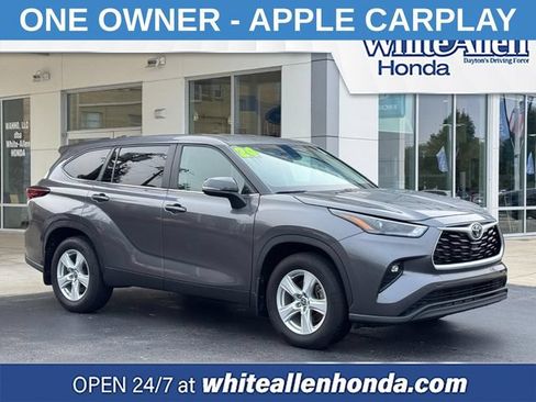 Used 2024 Toyota Highlander LE FWD image 1