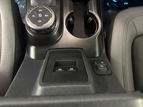 Used 2024 Ford Bronco Black Diamond w/ Sasquatch Package image 7