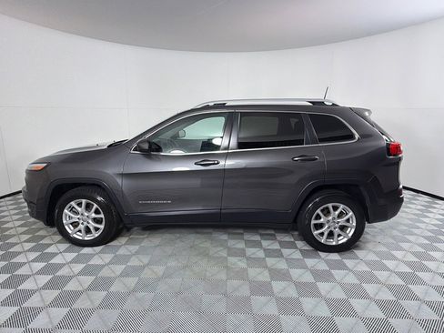 Used 2017 Jeep Cherokee Latitude FWD image 8