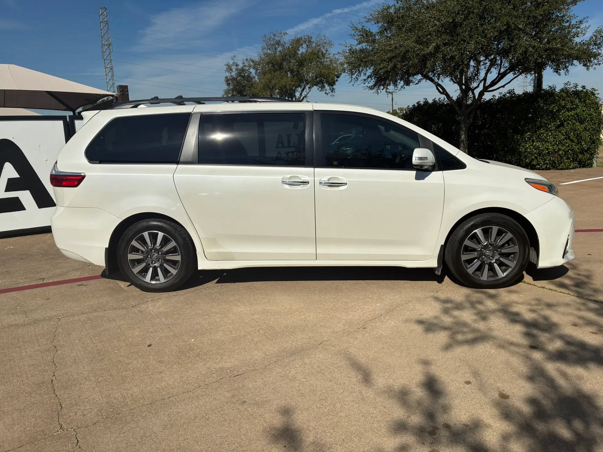 Used 2019 Toyota Sienna Limited Premium FWD image 8