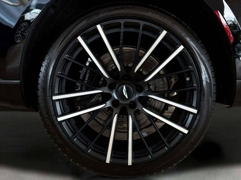 Used 2024 Aston Martin DBX image 10