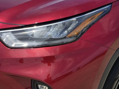Used 2020 Toyota Highlander XLE FWD image 15