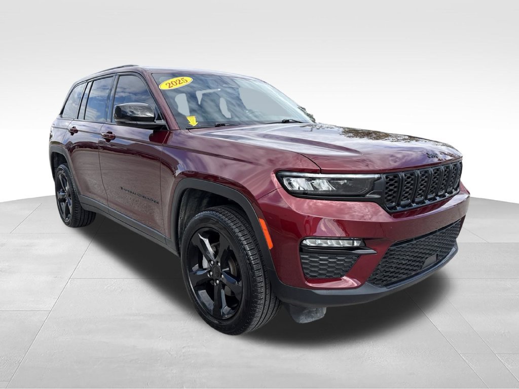 Used 2025 Jeep Grand Cherokee Limited w/ Black Appearance Package AWD/4WD image 3