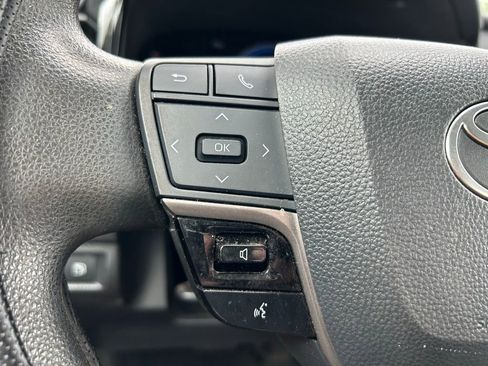 Used 2025 Toyota Camry LE w/ Convenience Package image 19