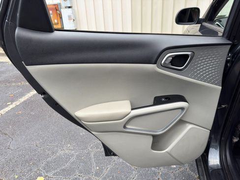 Used 2022 Kia Soul LX FWD image 32