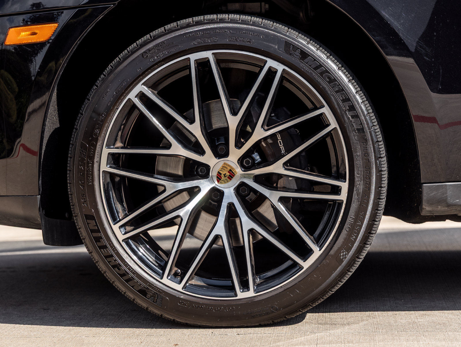Certified 2024 Porsche Macan AWD/4WD image 15