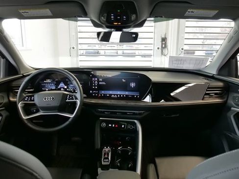 Certified 2025 Audi Q5 2.0T Premium Plus w/ Premium Plus image 17