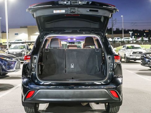 Used 2024 Toyota Highlander LE image 28