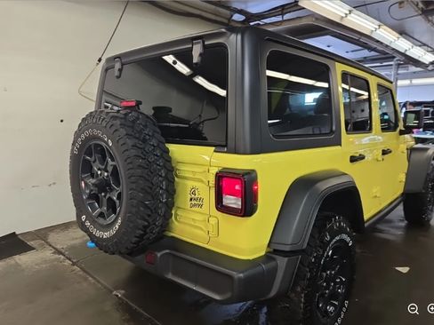 Used 2023 Jeep Wrangler Unlimited w/ Cold Weather Group AWD/4WD image 7