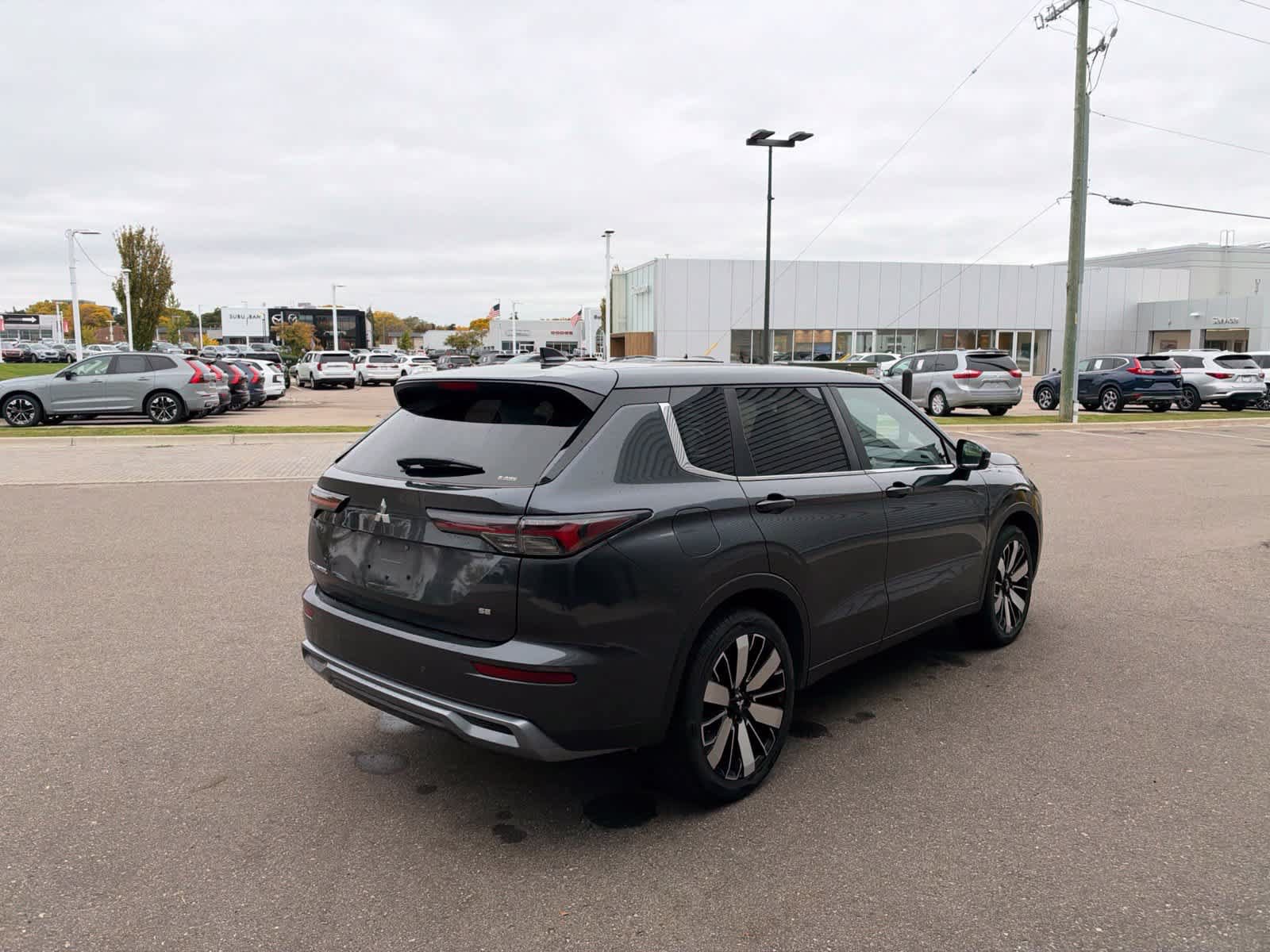 Used 2025 Mitsubishi Outlander SE AWD/4WD image 5