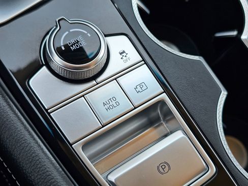 Used 2025 Genesis G70 2.5T image 33