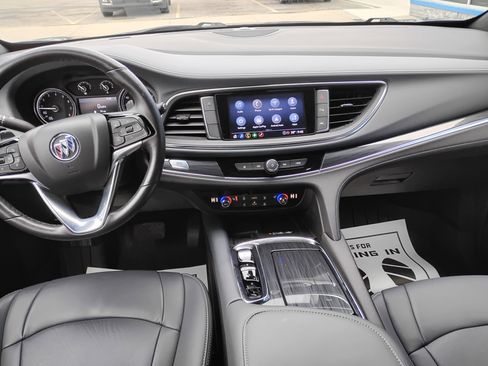 Used 2023 Buick Enclave Essence image 5