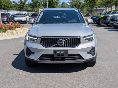 Used 2025 Volvo XC40 B5 Plus AWD/4WD image 8