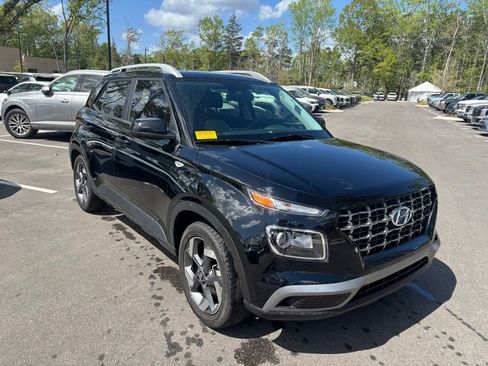 Certified 2024 Hyundai Venue SEL image 1