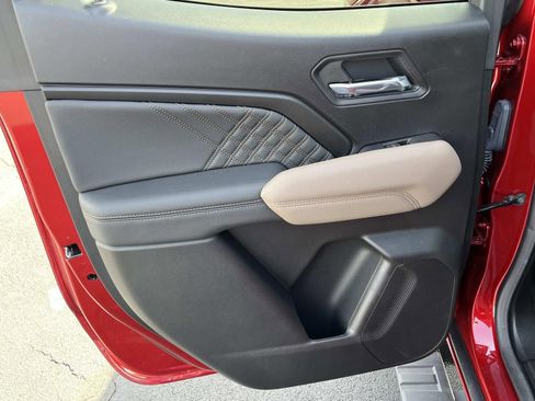 Used 2025 GMC Canyon Denali image 19