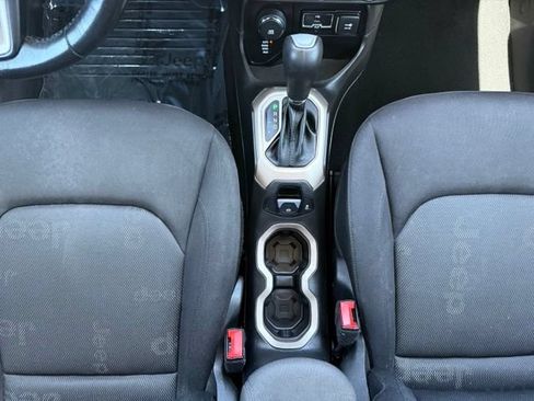 Used 2016 Jeep Renegade Latitude AWD/4WD image 26