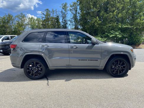 Used 2022 Jeep Grand Cherokee Laredo X AWD/4WD image 8