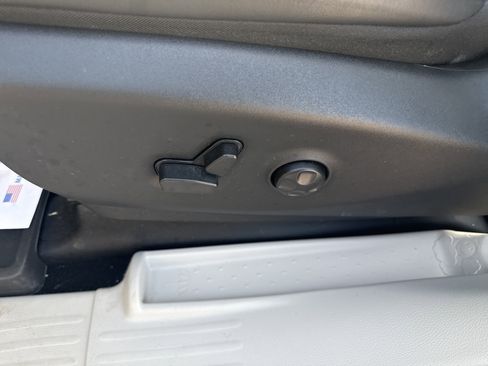 Used 2024 Chrysler Pacifica Limited w/ Uconnect Theater Family Group image 14