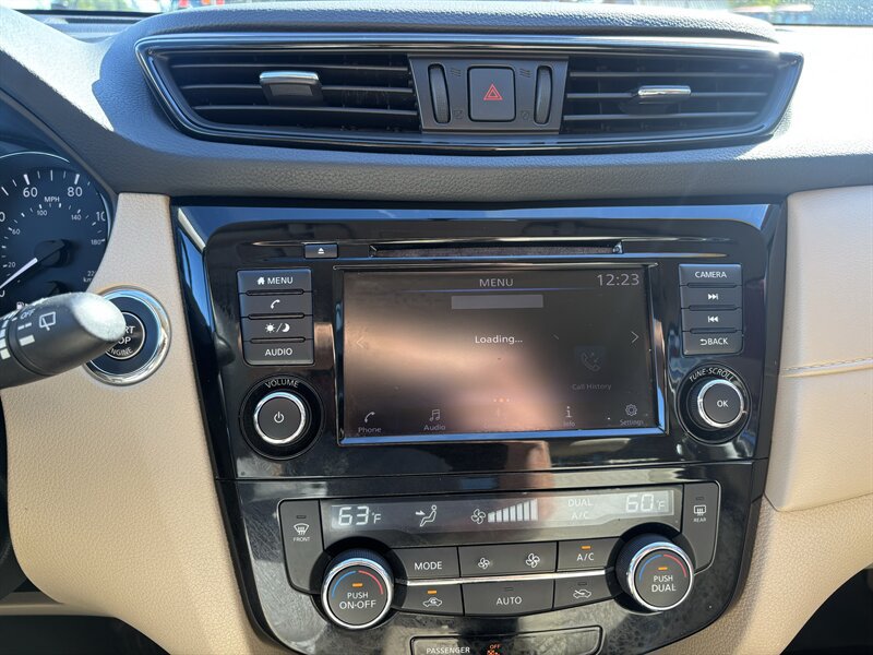 Used 2018 Nissan Rogue SV AWD/4WD image 11