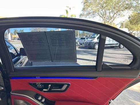 Used 2022 Mercedes-Benz S 580 4MATIC Sedan w/ AMG Line Package image 39