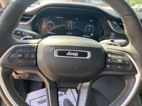 Certified 2023 Jeep Grand Cherokee Limited w/ Black Appearance Package AWD/4WD image 14