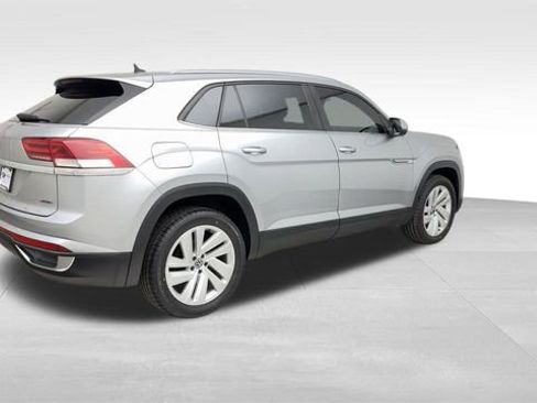 Used 2021 Volkswagen Atlas Cross Sport SE image 2