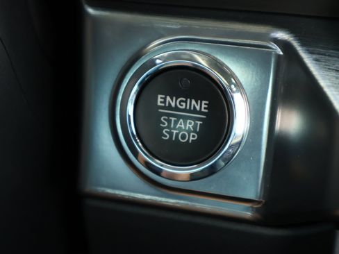 Used 2022 Ford F150 Lariat w/ Trailer Tow Package image 16