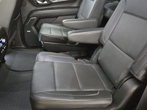 Used 2024 GMC Yukon Denali w/ Denali Reserve Package image 7