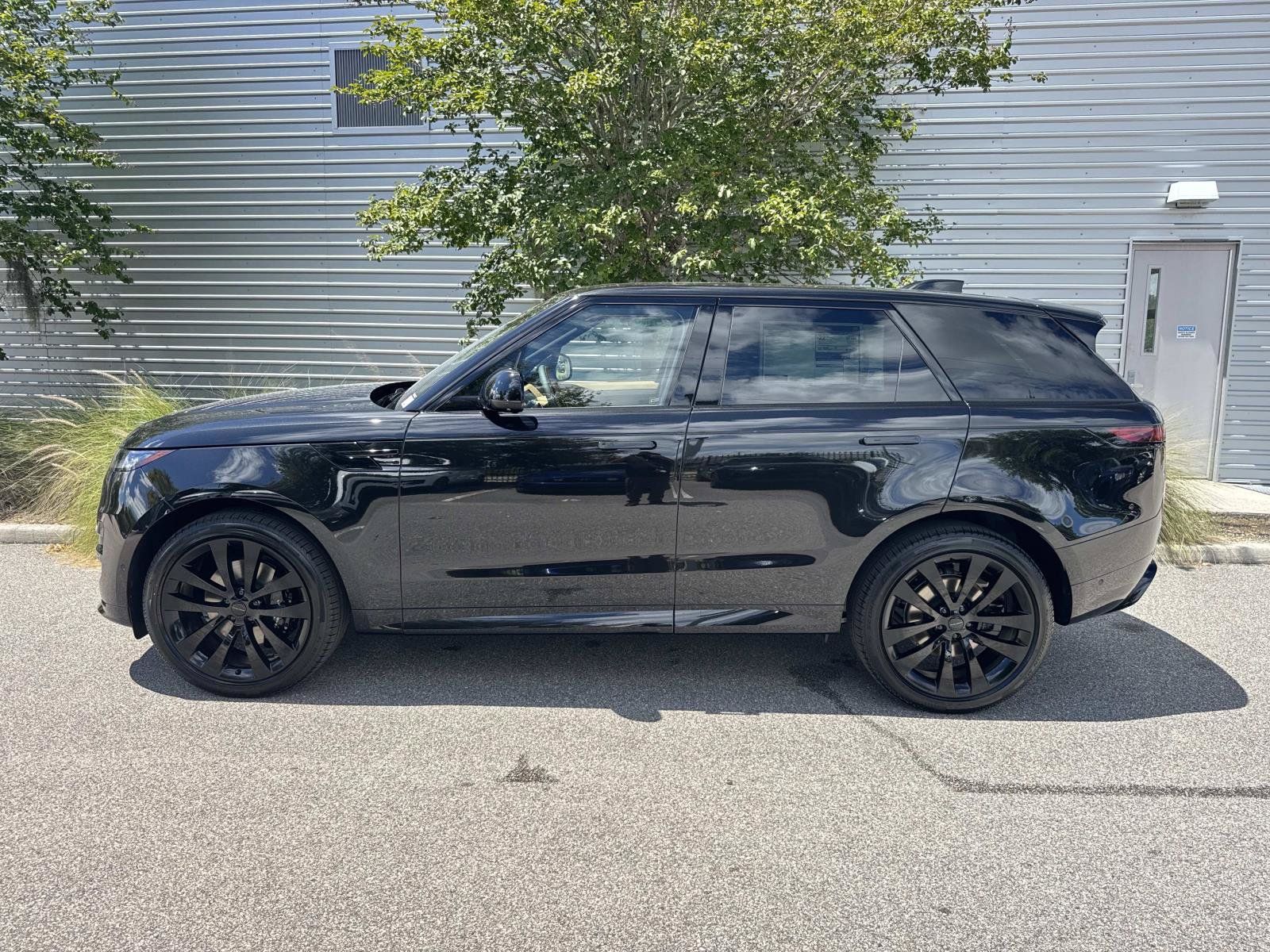 New 2027 Land Rover Range Rover Sport Dynamic SE AWD/4WD image 2