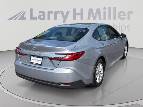 Used 2025 Toyota Camry LE FWD image 5
