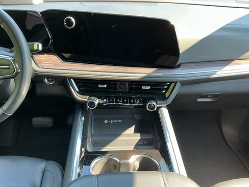 Used 2025 Chevrolet Tahoe LT AWD/4WD image 12