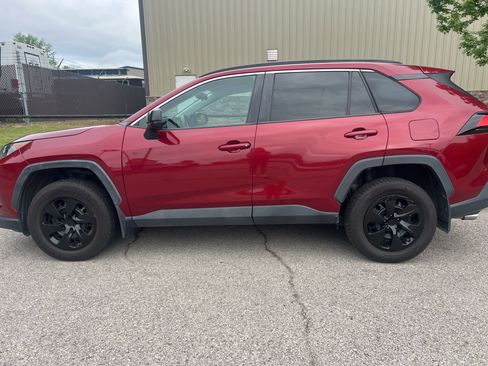 Used 2020 Toyota RAV4 LE FWD image 9