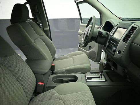 Used 2019 Nissan Frontier SV image 60