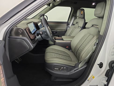 Used 2023 Rivian R1S Adventure AWD/4WD image 19