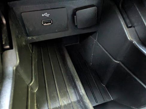 Used 2018 Ford Explorer XLT AWD/4WD image 36