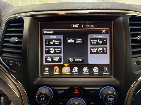 Used 2015 Jeep Grand Cherokee Limited w/ Luxury Group II image 18