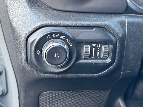 Used 2019 Jeep Wrangler Sport AWD/4WD image 14