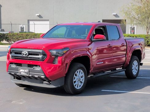 Used 2025 Toyota Tacoma SR5 image 5