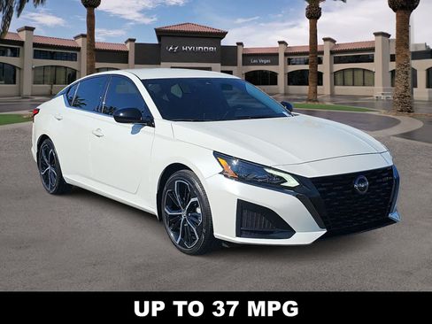 Used 2023 Nissan Altima 2.5 SR FWD image 2