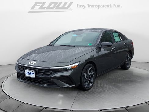 Certified 2025 Hyundai Elantra SEL image 3