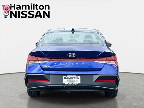 Used 2025 Hyundai Elantra SEL FWD image 3