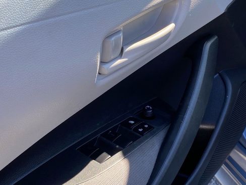 Used 2022 Toyota Corolla LE image 10