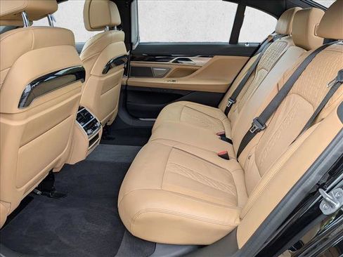 Used 2022 BMW 740i xDrive w/ M Sport Package AWD/4WD image 21