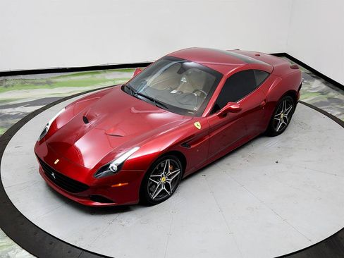 Used 2017 Ferrari California T RWD image 30