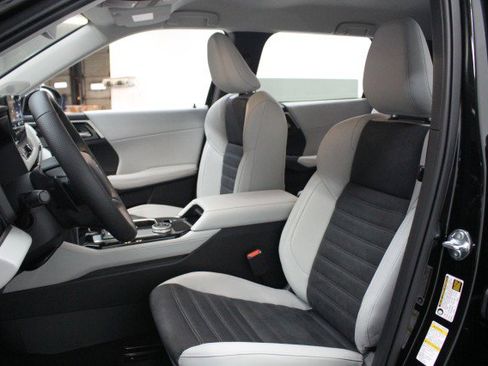 New 2026 Mitsubishi Outlander SE AWD/4WD image 7
