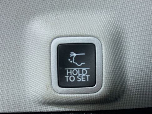 Used 2023 Jeep Grand Cherokee Limited w/ Luxury Tech Group II image 29