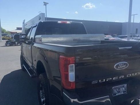 Used 2018 Ford F250 XLT w/ XLT Premium Package AWD/4WD image 12