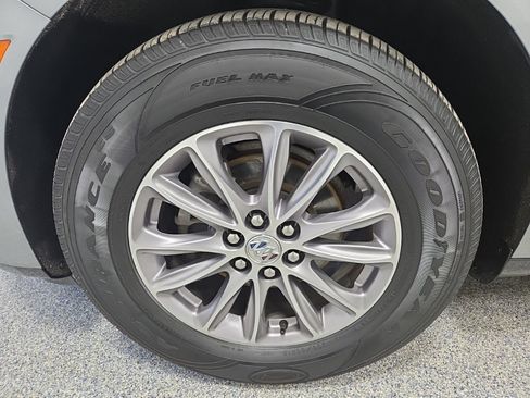 Used 2023 Buick Enclave Essence image 39