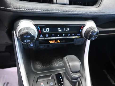 Used 2020 Toyota RAV4 LE w/ All Weather Liner Package AWD/4WD image 18